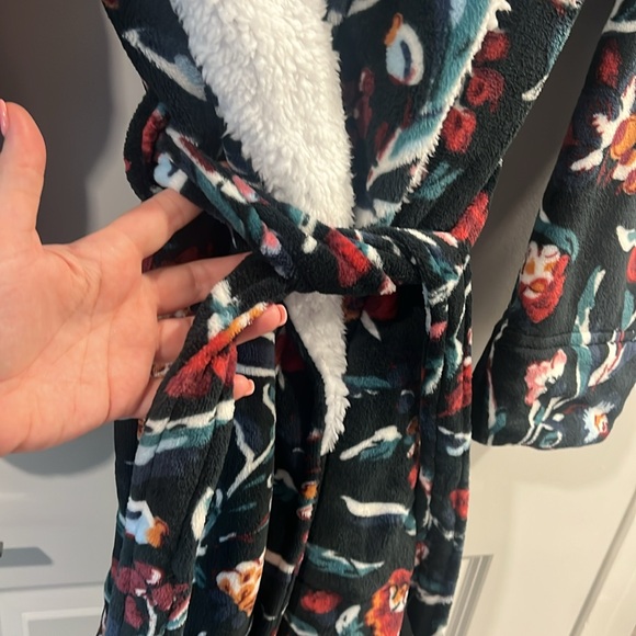 Belted Robe - Picture 4 of 4